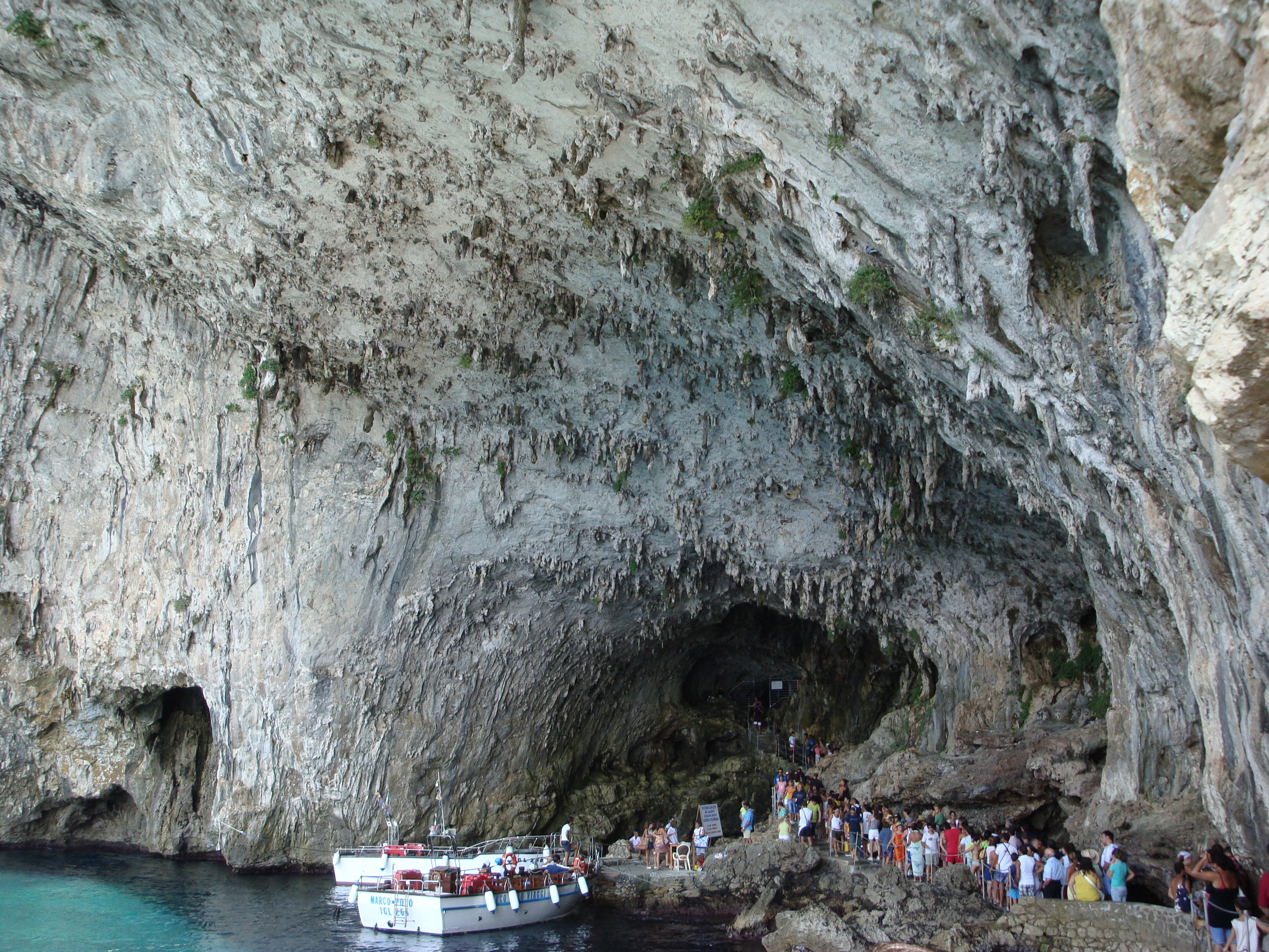 1. La Grotta di Zinzulusa