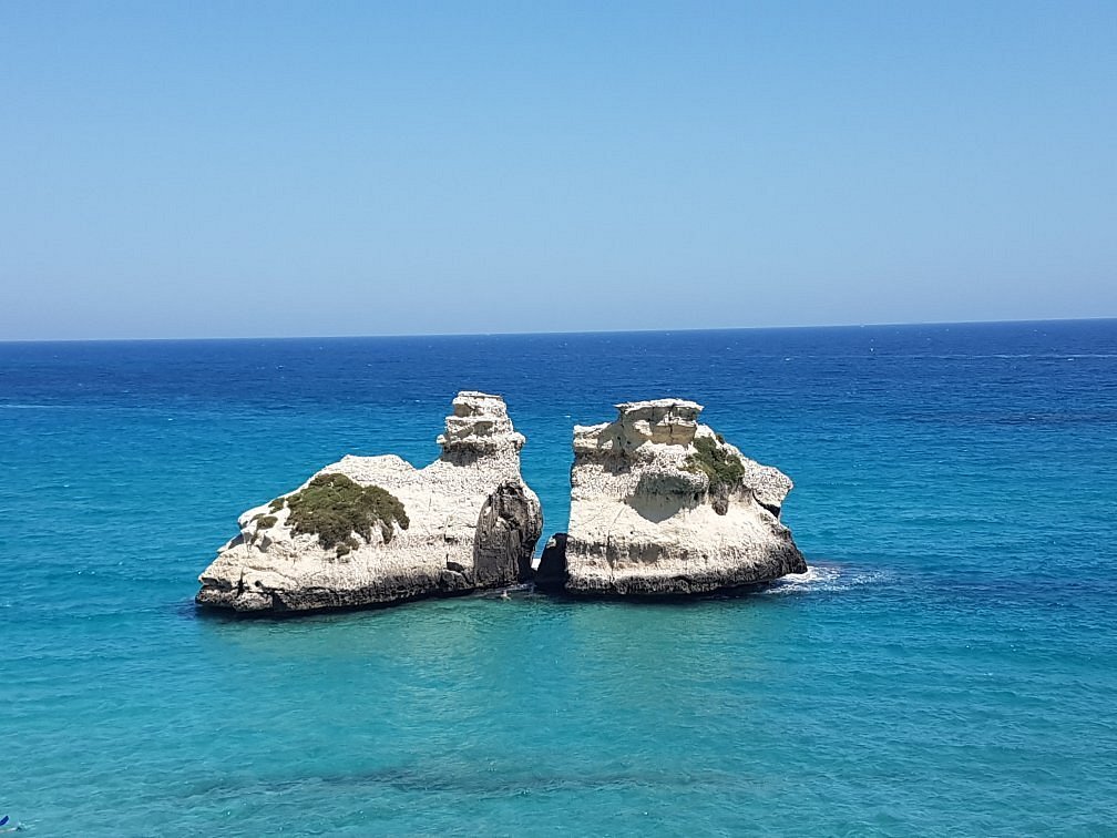 I faraglioni delle Due Sorelle a Torre dell'Orso