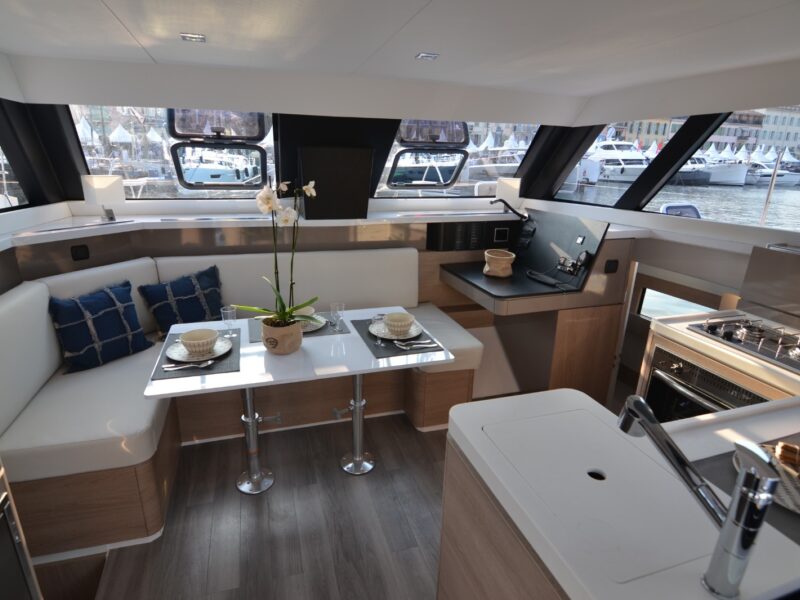 Poligano mare catamarano interni3