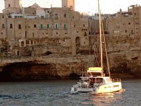 Poligano mare catamarano tramonto2