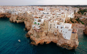 Polignano mare tour catamarano privato