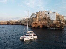 Tour privato catamarano polignano mare