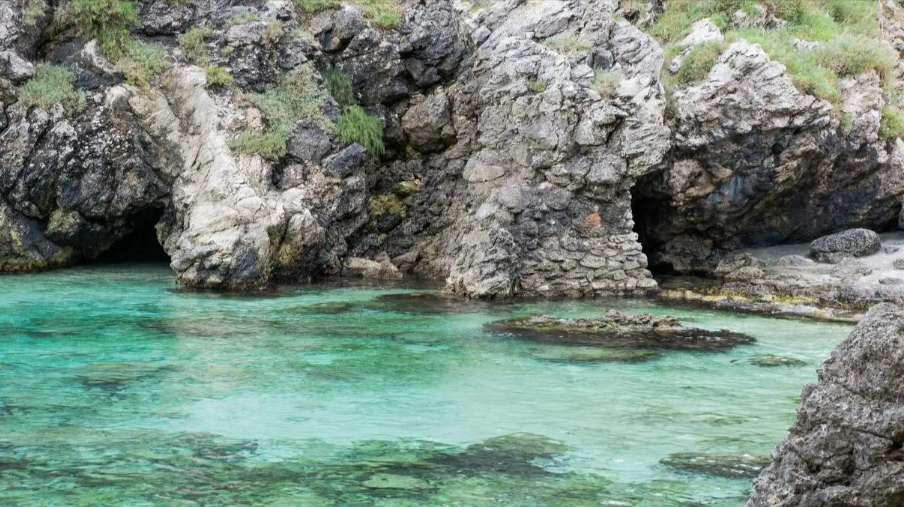 Cala dell acquaviva scogliera