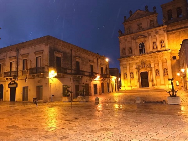 Mesagne di sera luci chiesa madre