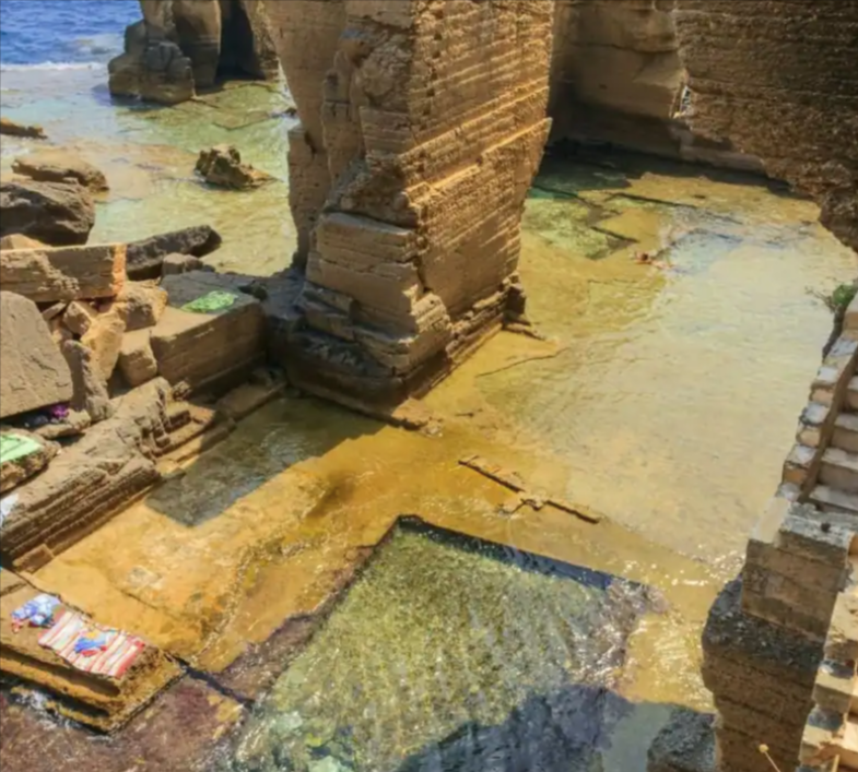 La piscina termale a Santa Cesarea Terme